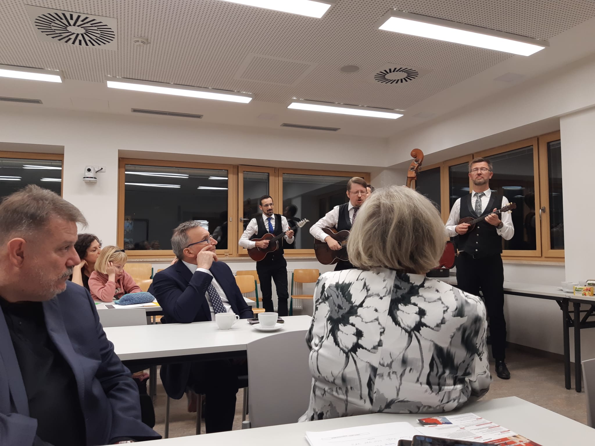 Slavnostní zahájení - vystupují Savski valovi