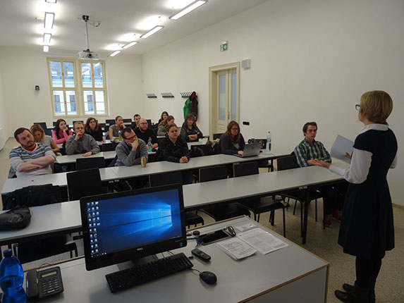 Posluchači přednášky Periny Meić